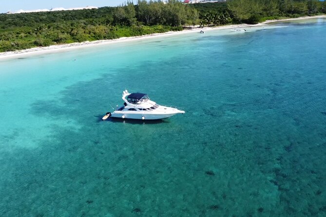 4 hours snorkel & beach tour - Private Yacht 47 ft - The crew and the level of service