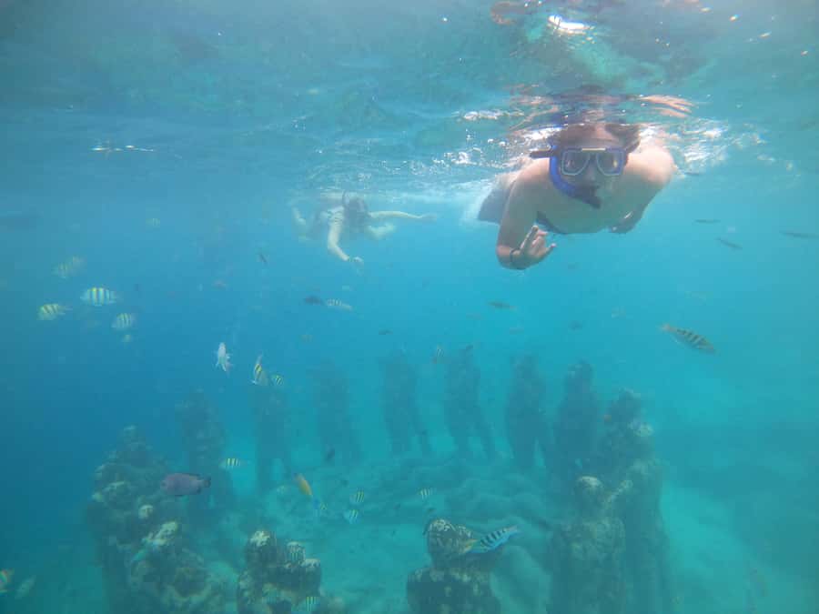 4 Hours Snorkeling 3 Gilis ( Trawangan,Meno, Gili air) - The underwater statues and the crowd question