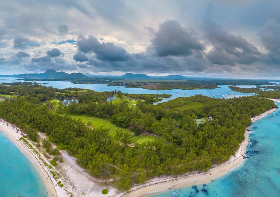 5 Islands Boat Trip, Snorkeling and Lunch on Ile aux Cerfs - Lunch, rum, and the social side of the boat