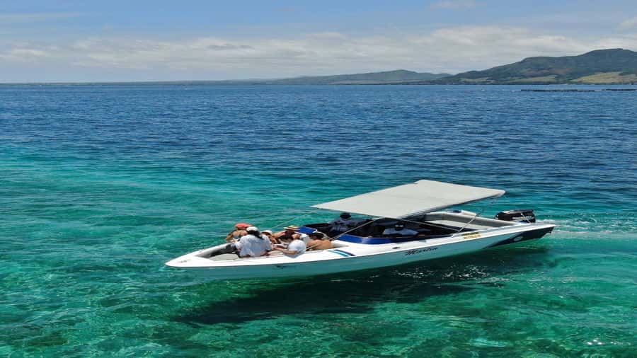 5 Islands Private Speedboat w/ Snorkeling + Lunch & Drinks - Ile aux Cerfs starts the island route