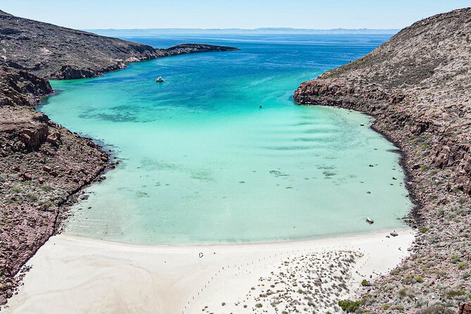 Adventure to Espiritu Santo Island: Snorkel with Sea Lions and Beach - A beach lunch that earns its place