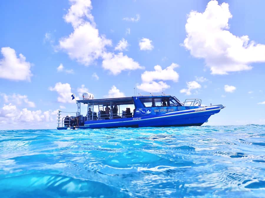 Agnes/1770: Southern Great Barrier Reef Snorkelling Day Trip - The 1.5-hour speedboat ride