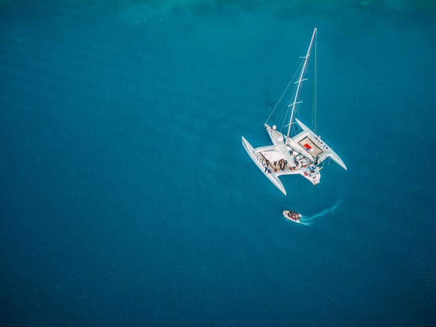 Airlie Beach: 2-Day Whitsunday Islands Sailing Snorkel Tour - Fresh meals and a friendly boat routine