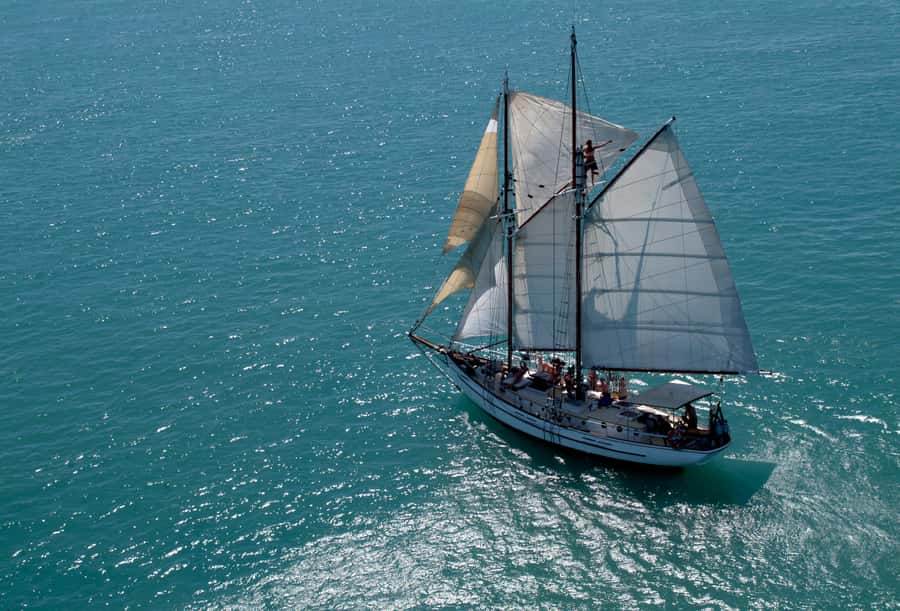 Airlie Beach: Providence Whitehaven Day Sail with Snorkeling - The early start requires careful planning