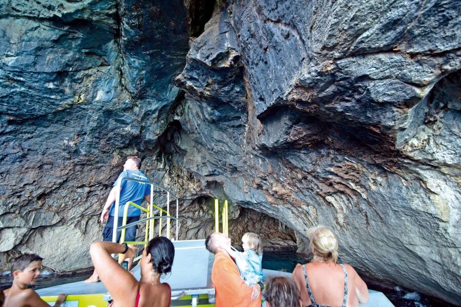 Alcudia: Caves & Coastline Boat Trip w/ Snorkelling - What the three-and-a-half-hour route feels like