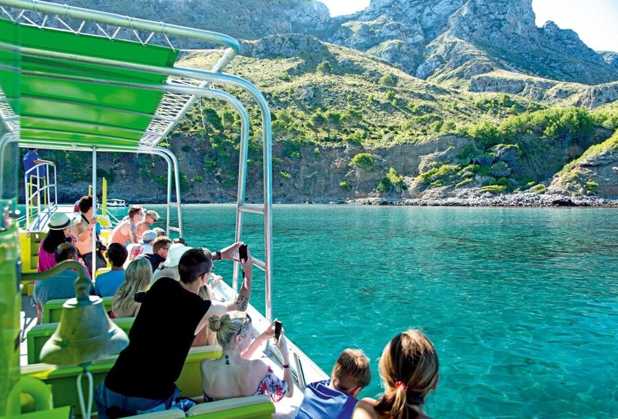 Alcudia: Caves & Coastline Boat Trip w/ Snorkelling - Entering the coastal caves