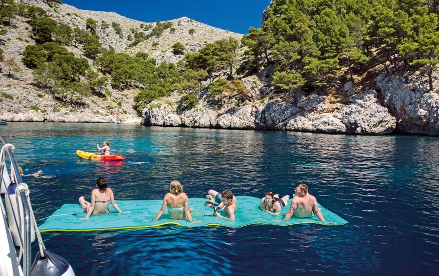 Alcudia: Sunset Catamaran Tour with Dinner and Snorkeling - Should You Book This Catamaran Cruise?
