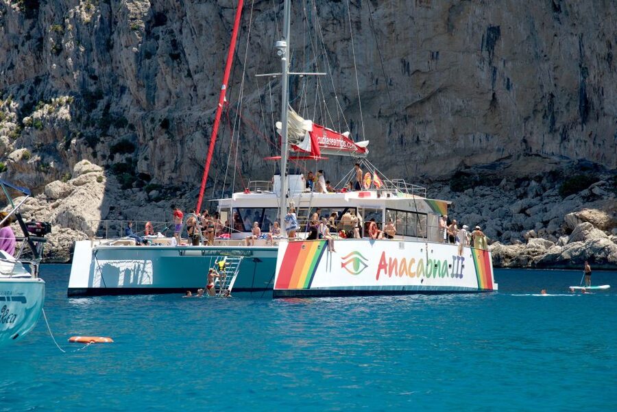 Alcudia: Sunset Catamaran Tour with Dinner and Snorkeling - Practical Tips Before You Board