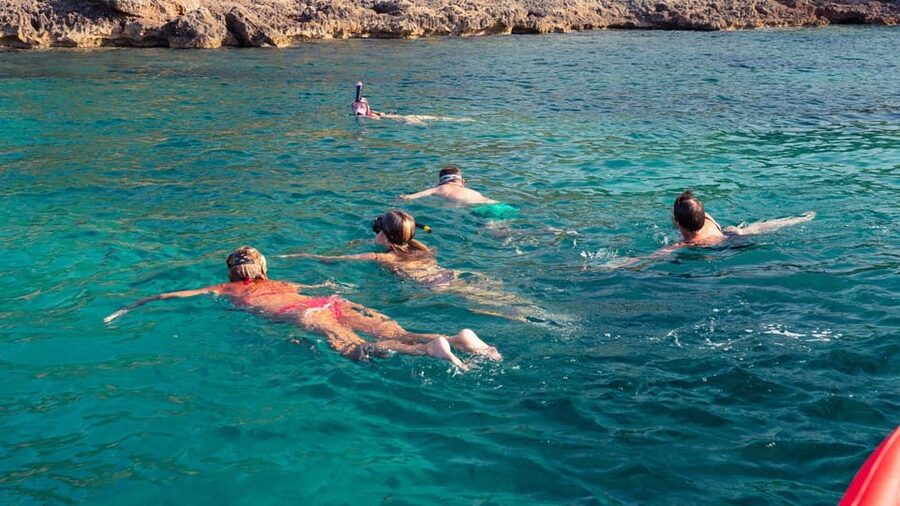 Alghero: Snorkeling Boat Tour in Porto Conte and Capo Caccia - Carlo’s guiding style and who will feel comfortable