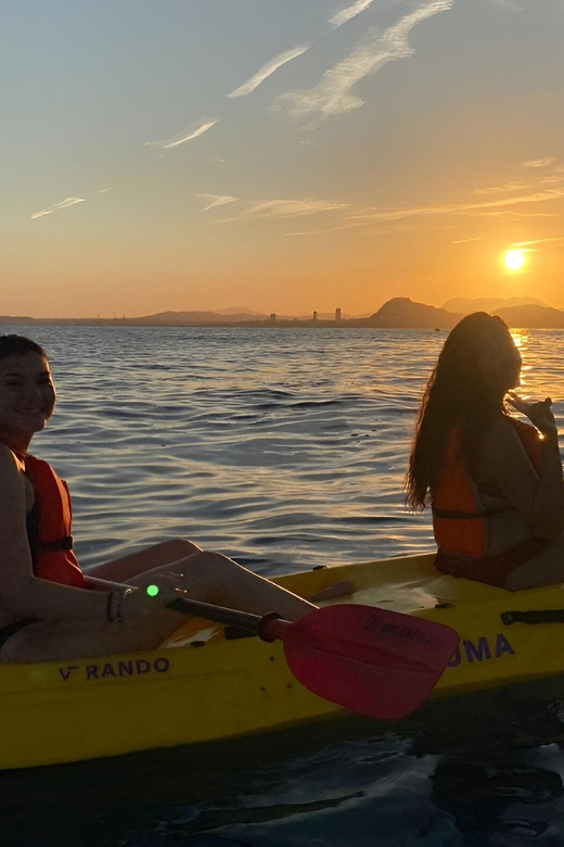 Alicante Bay: Sunset Tour in Kayak with snorkel - Snorkeling Near Rocks and Seaweed