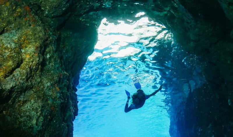 Amalfi Coast: Boat and Snorkeling Tour with Fruit & Drinks - What the $100.54 price gives you