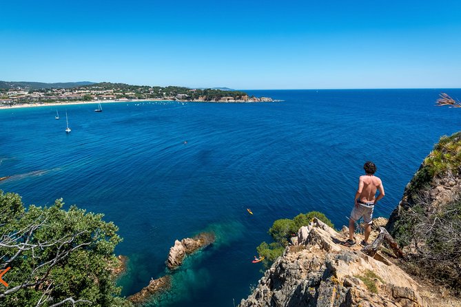 Barcelona: Costa Brava Easy Hike, Snorkel, Cliff-Jump & Meal - Optional cliff jumps, with room to choose