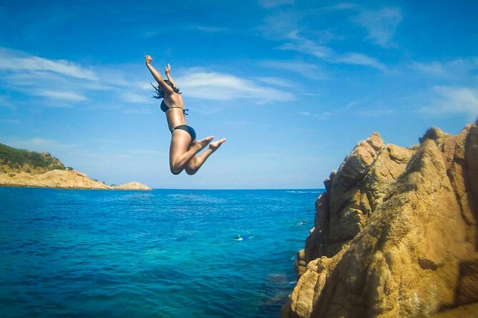 Barcelona: Costa Brava Easy Hike, Snorkel, Cliff-Jump & Meal - Leaving Barcelona and reaching the coast