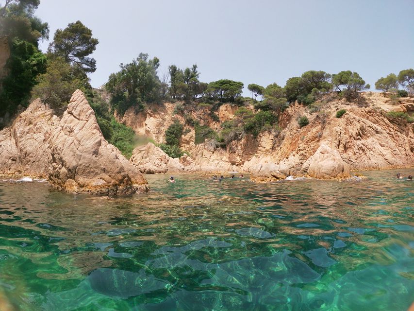 Barcelona: Costa Brava Kayaking & Snorkeling Tour with Lunch - Changing rooms, storage, and the small practical wins