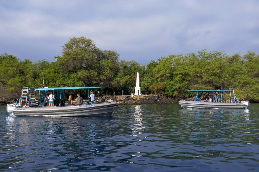 Big Island: Kona Half-Day Boat Tour with Snorkeling & Lunch - Lunch, Snacks, and Drinks on the Water