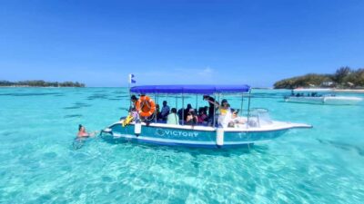 Blue Bay: Blue Bay Glass Bottom Boat Visit and Snorkeling