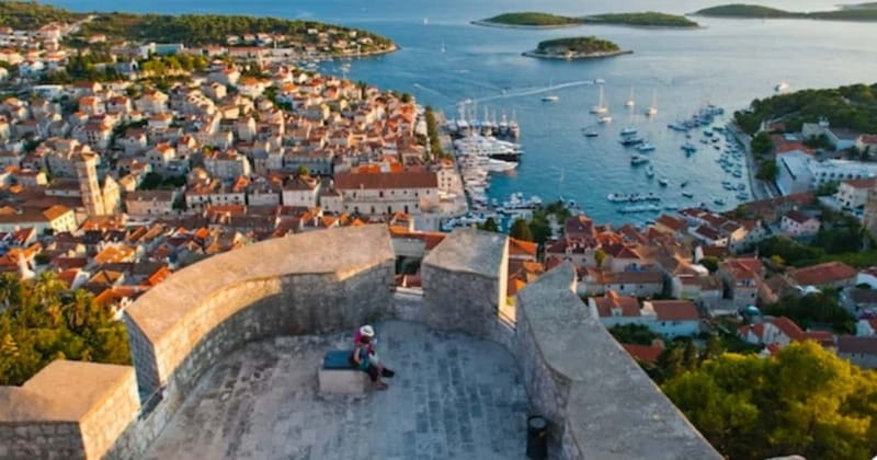 Blue Cave & Island-Hopping Tour with Snorkeling from Split - Carpe Diem Beach: a short final pause