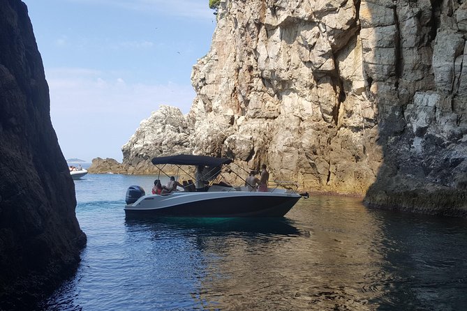 Blue & Green cave,Šunj beach - with drinks small group speedboat - What the speedboat format feels like