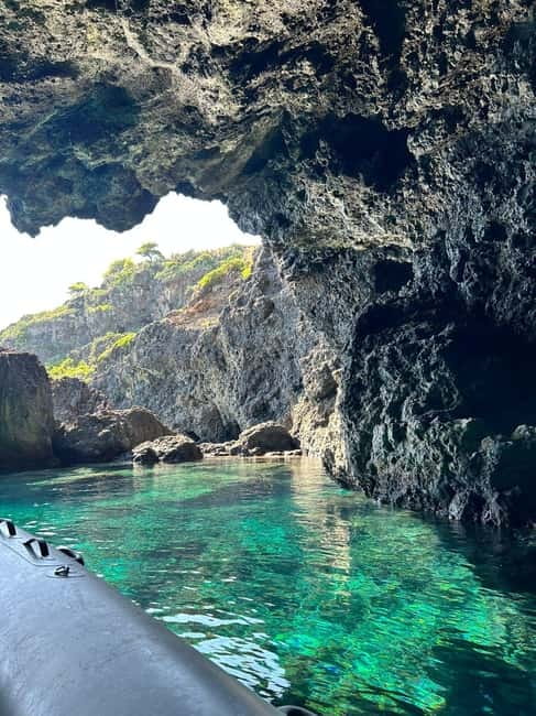 Boat Tour: Island hopping by dinghy with cave visits and snorkeling - Seeing Ustica from the water