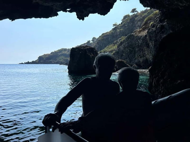 Boat Tour: Island hopping by dinghy with cave visits and snorkeling - What the $35 price really covers