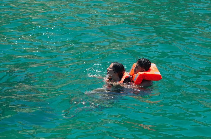 Boat Tour Snorkeling Tour with Guide, Drinks and Fruit - Drinks, fruit, and the small comforts