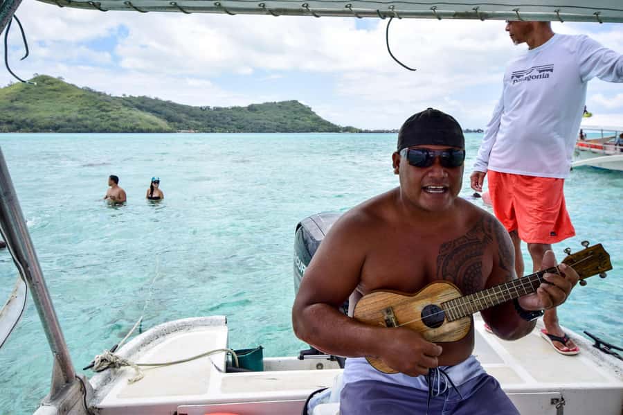 Bora Bora: Full-Day Lagoon Snorkelling Tour - Black-tip sharks add a little drama