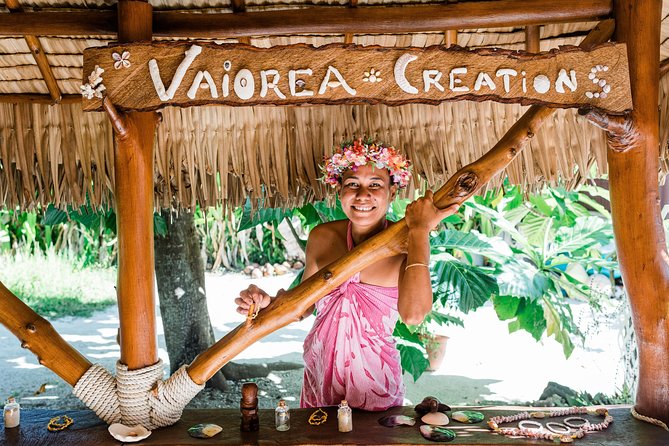 Bora Bora Snorkel Cruise by Polynesian Outrigger Canoe with BBQ Island Lunch - Lunch on a small motu gives the day its local character