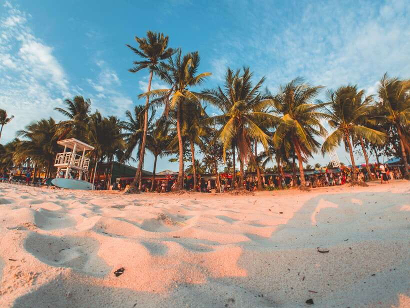 Boracay: Island and Beach-Hopping Boat Tour with Snorkeling - Magic Island or Crystal Cove: two very different endings