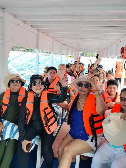 Boracay: Island Hopping with Snorkeling and Crystal Cove - Lunch with a view