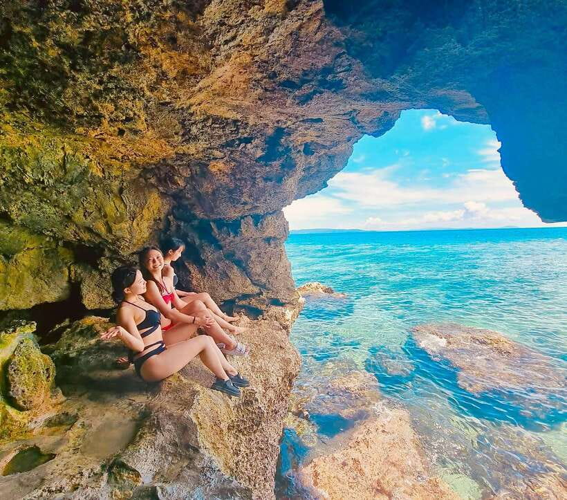 Boracay: Private Island Hopping & Snorkeling Tour - What the guides add to the experience