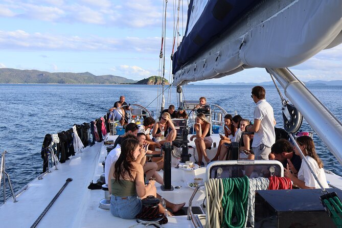 British Defender 3D2N Whitsunday Snorkelling Sailing Adventure - The crew makes the shared-boat atmosphere