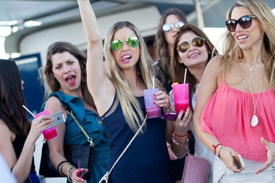 Cabo Boat Tour: Drinks, Lunch, Snorkeling, Dancing, and Transport - Reggae, Latin music, and dancing on the return trip