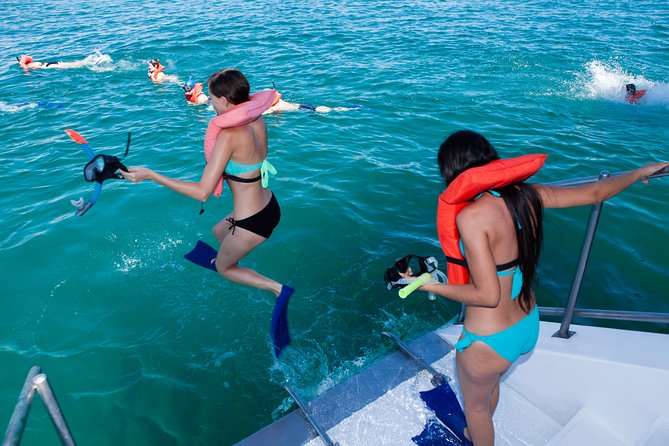 Cabo Escape Snorkel Fun Cruise - The Arch and Lovers Beach from the sea