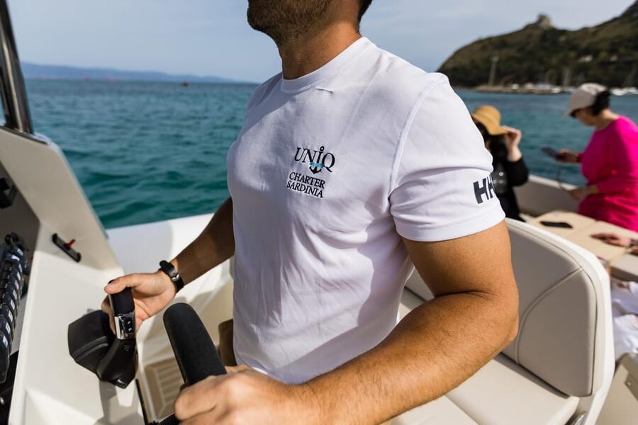 Cagliari: Boat Tour with 5 Snorkeling Stops & Free Drinks - Safety, comfort, and who should book