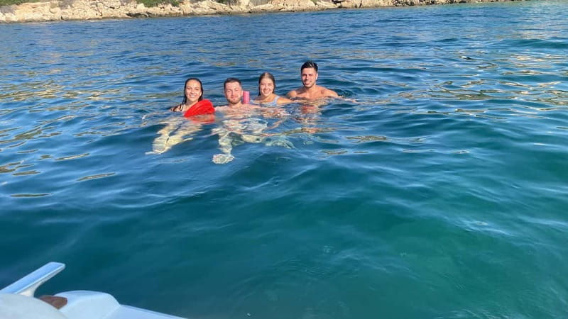 Cagliari: tour con 5 soste snorkeling e aperitivo - Cala Fighera is made for a swim
