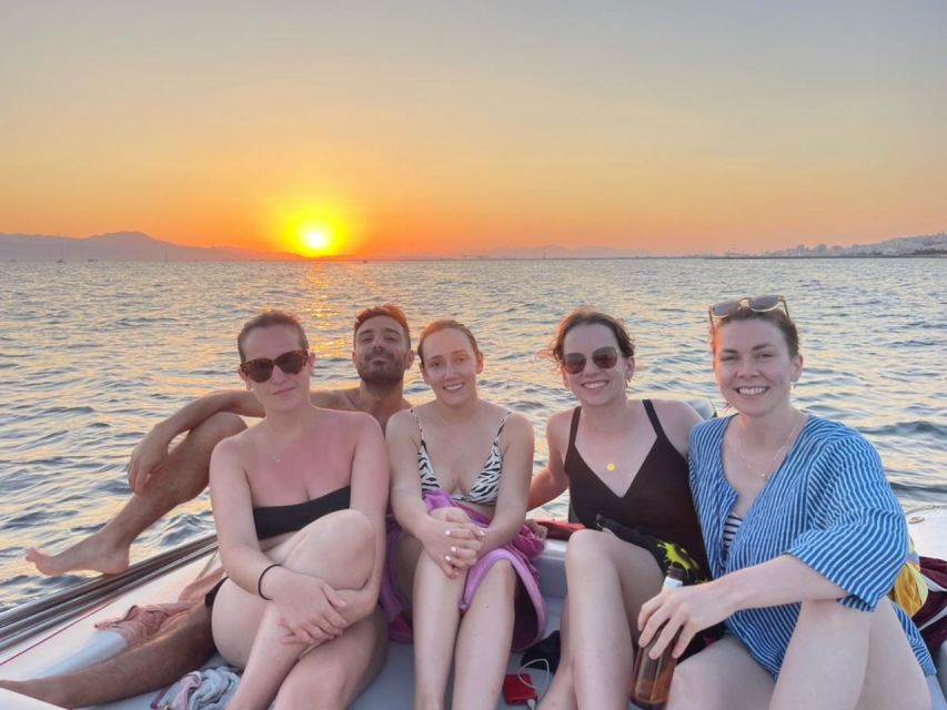 Cagliari: tour Sunset snorkeling con aperitivo - What the equipment and boat are really like