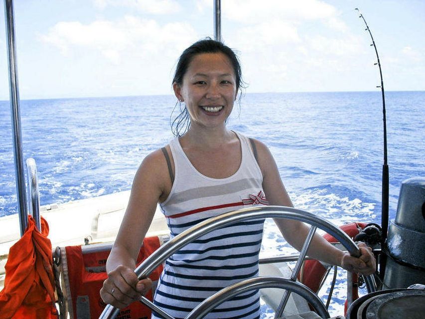 Cairns: 2-Day Great Barrier Reef Dive and Snorkel Boat Trip - First-time scuba participants get close support