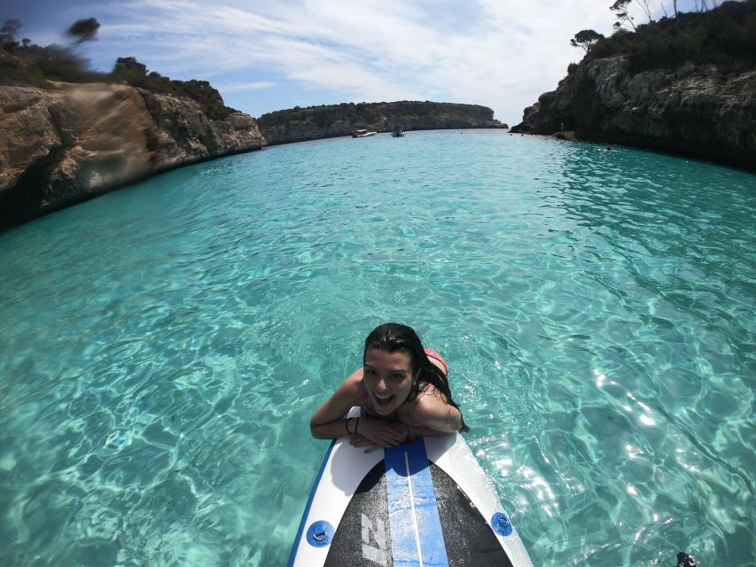 Cala des Moro/S'Almunia: Snorkel and SUP Tour - Reaching Cala des Moro by a short rocky path