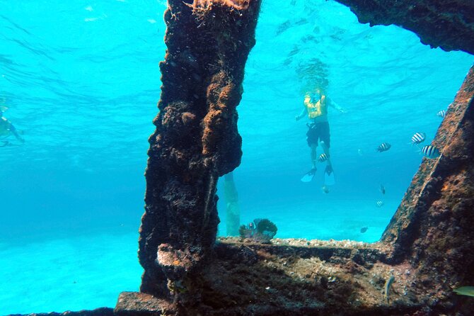 Cancun Snorkeling Adventure: Underwater Museum, Reef & Shipwreck - Equipment, lockers, showers, and small practical details
