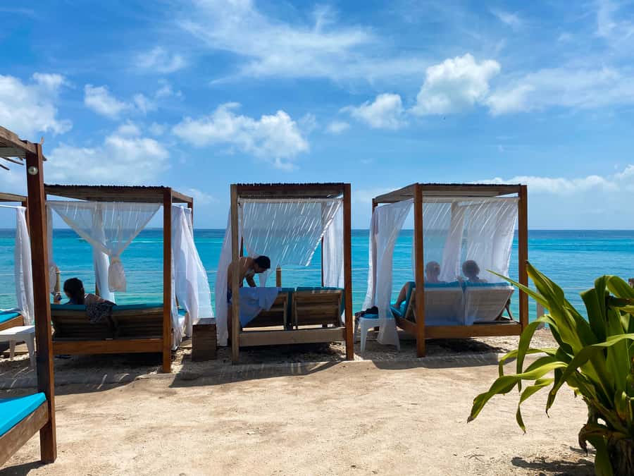 Cartagena: 5-Island Trip by Boat with Lunch and Snorkeling - Isla Grande for snorkeling and swimming