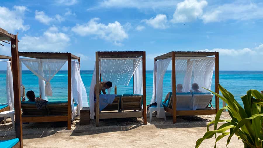 Cartagena: 5-Island Trip by Boat with Lunch and Snorkeling - Lunch at Playa Tranquila