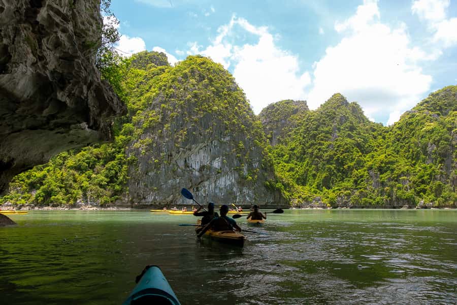 Cat Ba: Lan Ha & Ha Long Bay Kayak & Snorkel Boat Tour - Swimming, boat jumping, and Ba Trai Dao Beach