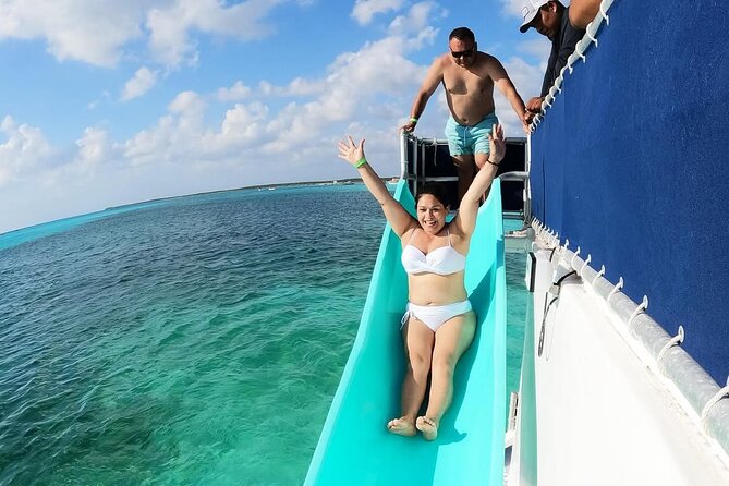 Catamaran Excursion + Open bar + Snorkeling at El Cielo - Drinks, food, and age limits