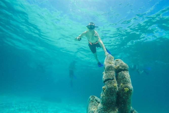 Catamaran Group Sightseeing, Snorkeling Tour Isla Mujeres - A half-day catamaran with a lively personality