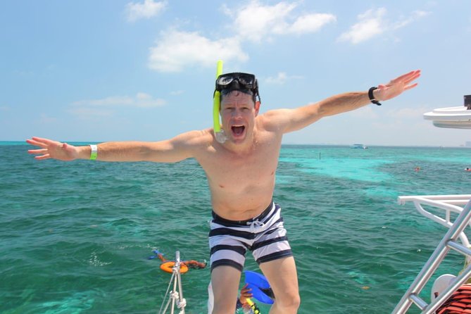 Catamaran Group Sightseeing, Snorkeling Tour Isla Mujeres - Lunch, drinks, and the boat atmosphere