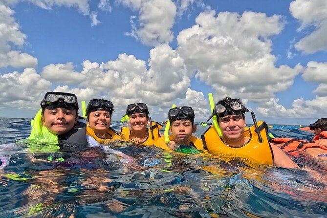 Catamaran in Cozumel with snorkeling at El Cielo and open Bar - Finding the boat at the Cozumel meeting point