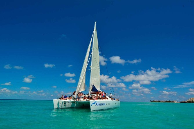 Catamaran Sailing to Isla Mujeres with Snorkeling, Lunch & Open Bar included - The catamaran ride across the Caribbean