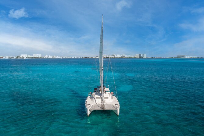Catamaran Snorkeling with Openbar & Lunch Cancun to Isla Mujeres - What the crew and group size mean for you