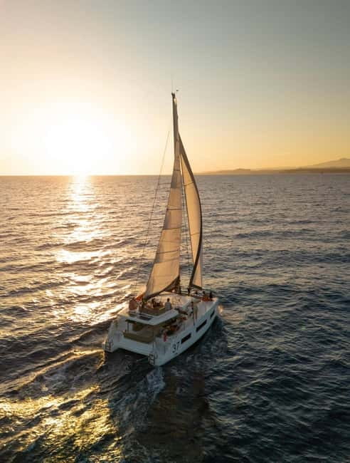 Catamaran trip to the Lavezzi Islands at sunset with snorkeling - Setting out from Piantarella Beach