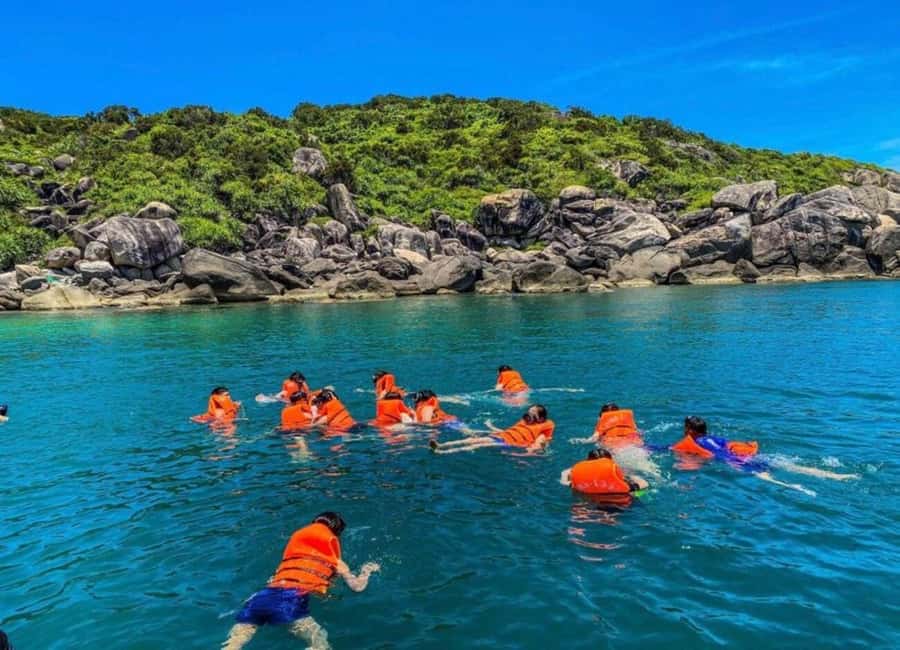 Cham Island: 1-Day Speedboat Trip with Snorkeling and Lunch - Bai Lang, where the island day begins